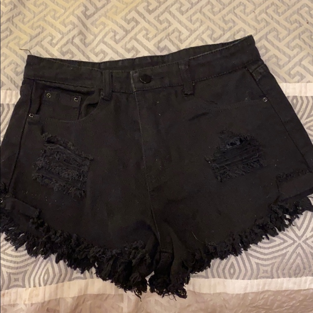Women’s Raw Hem Ripped Denim Shorts (Barely worn)